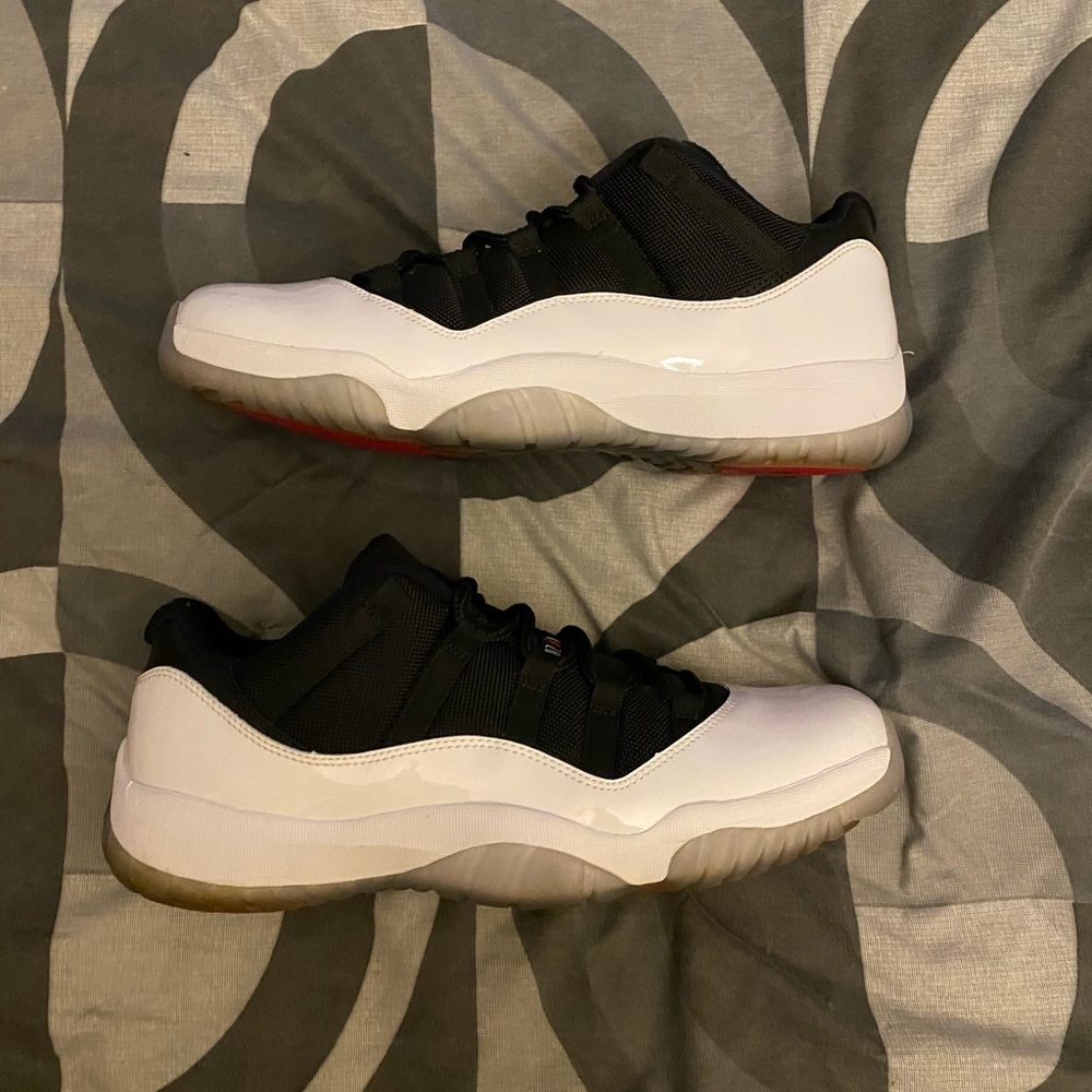Air Jordan 11 Low Tuxedo